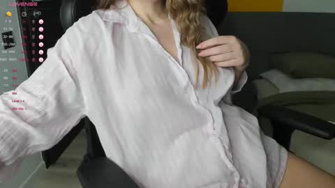 gigihadd online show from March 11, 12:06 pm