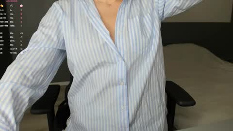 gigihadd online show from October 26, 3:51 pm