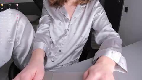 gigihadd online show from February 25, 4:49 pm