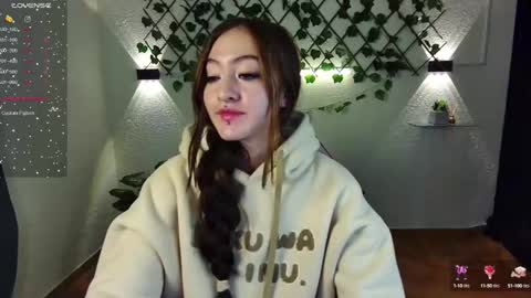 Snapshot of gigii_hadiidd chatting on December 27, 12:01 pm Gisel online show from December 27, 12:01 pm