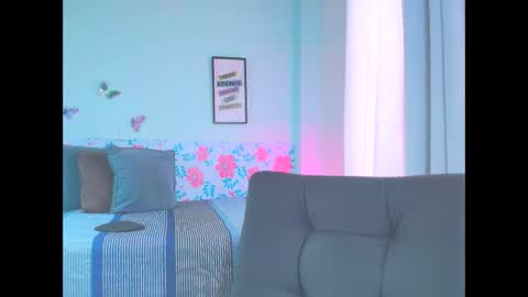 Snapshot of gigimiler8 chatting on November 6, 8:43 pm Sharlotte online show from November 6, 8:43 pm