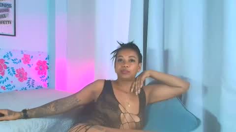 Snapshot of gigimiler8 chatting on November 25, 9:48 pm Sharlotte online show from November 25, 9:48 pm