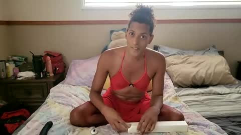 Gigi online show from June 19, 5:50 pm