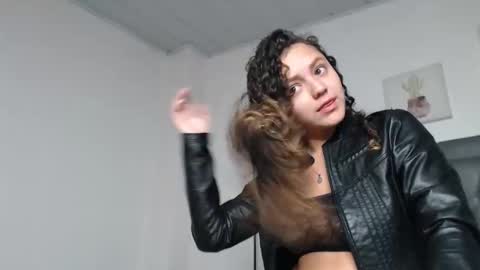 Giia  online show from November 14, 7:45 pm