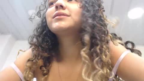 Giia  online show from February 6, 1:36 pm