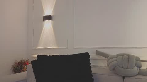 Giigii Hadid  online show from July 17, 7:52 pm
