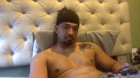 Snapshot of gilbone_gattsby chatting on April 6, 10:22 pm gilbone_gattsby online show from April 6, 10:22 pm