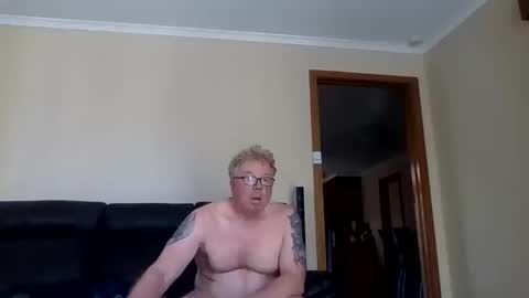 Snapshot of gimmmieoooo chatting on December 18, 5:46 am gimmmieoooo online show from December 18, 5:46 am