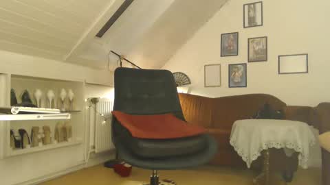 Gina online show from January 2, 2:00 am
