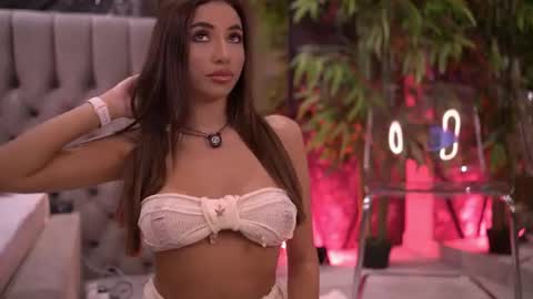 Snapshot of ginavalentinna chatting on June 12, 8:41 pm Gina online show from June 12, 8:41 pm