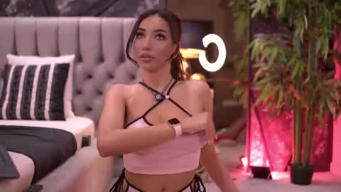 Gina online show from June 22, 8:39 pm