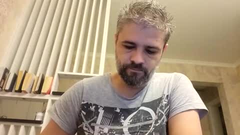 Snapshot of gindrie chatting on November 23, 6:35 am Gabriel online show from November 23, 6:35 am