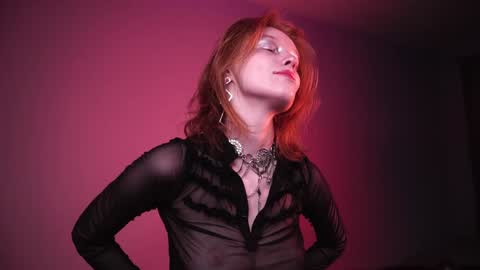 Snapshot of ginger_hugs chatting on December 27, 10:05 pm im expecting 350 thumbs up on my altar online show from December 27, 10:05 pm