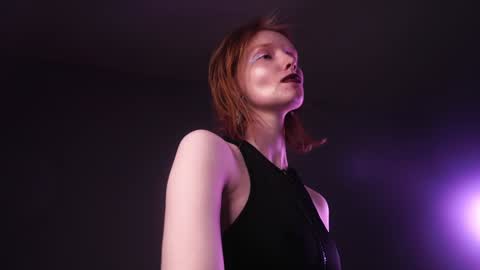 Snapshot of ginger_hugs chatting on December 29, 1:24 am im expecting 350 thumbs up on my altar online show from December 29, 1:24 am