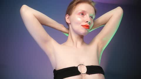 Snapshot of ginger_hugs chatting on January 9, 1:08 am im expecting 350 thumbs up on my altar online show from January 9, 1:08 am