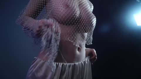 Snapshot of ginger_hugs chatting on January 14, 4:25 am im expecting 350 thumbs up on my altar online show from January 14, 4:25 am