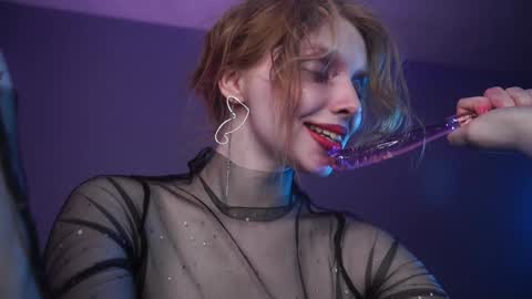 Snapshot of ginger_hugs chatting on February 3, 1:09 am im expecting 350 thumbs up on my altar online show from February 3, 1:09 am