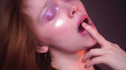 Snapshot of ginger_hugs chatting on February 12, 10:26 pm im expecting 350 thumbs up on my altar online show from February 12, 10:26 pm