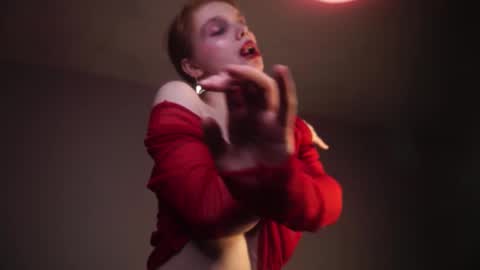 Snapshot of ginger_hugs chatting on February 14, 1:13 am im expecting 350 thumbs up on my altar online show from February 14, 1:13 am