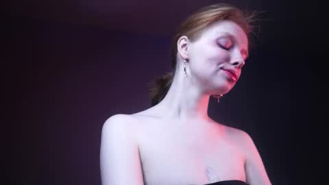 Snapshot of ginger_hugs chatting on February 15, 4:25 am im expecting 350 thumbs up on my altar online show from February 15, 4:25 am