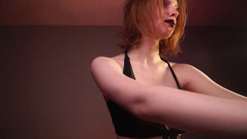 Snapshot of ginger_hugs chatting on February 18, 4:26 am im expecting 350 thumbs up on my altar online show from February 18, 4:26 am