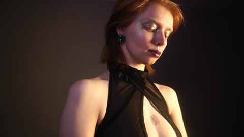 Snapshot of ginger_hugs chatting on February 18, 10:14 pm im expecting 350 thumbs up on my altar online show from February 18, 10:14 pm