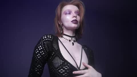 Snapshot of ginger_hugs chatting on February 27, 10:09 pm im expecting 350 thumbs up on my altar online show from February 27, 10:09 pm