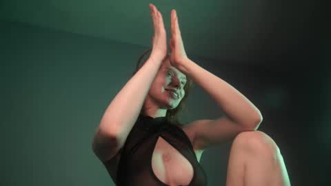 Snapshot of ginger_hugs chatting on March 3, 1:10 am im expecting 350 thumbs up on my altar online show from March 3, 1:10 am