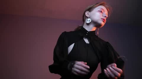 Snapshot of ginger_hugs chatting on March 12, 10:07 pm im expecting 350 thumbs up on my altar online show from March 12, 10:07 pm