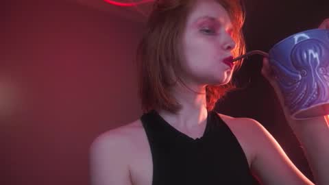 Snapshot of ginger_hugs chatting on September 10, 10:10 pm im expecting 350 thumbs up on my altar online show from September 10, 10:10 pm