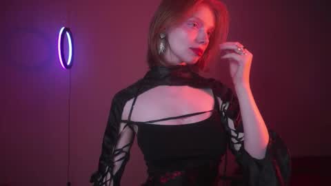 Snapshot of ginger_hugs chatting on September 12, 10:21 pm im expecting 350 thumbs up on my altar online show from September 12, 10:21 pm