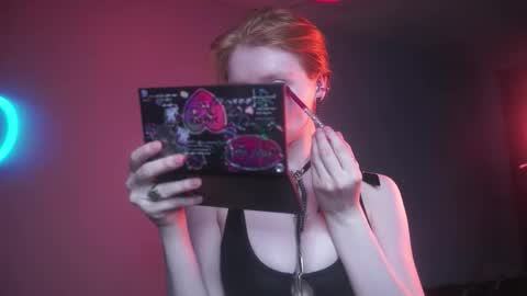 Snapshot of ginger_hugs chatting on September 17, 10:11 pm im expecting 350 thumbs up on my altar online show from September 17, 10:11 pm