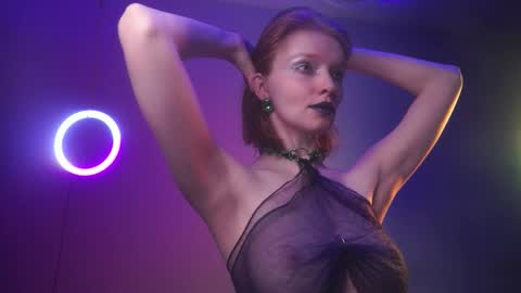 Snapshot of ginger_hugs chatting on September 24, 10:13 pm im expecting 350 thumbs up on my altar online show from September 24, 10:13 pm