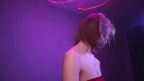 Snapshot of ginger_hugs chatting on September 29, 10:14 pm im expecting 350 thumbs up on my altar online show from September 29, 10:14 pm