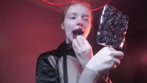 Snapshot of ginger_hugs chatting on October 2, 10:06 pm im expecting 350 thumbs up on my altar online show from October 2, 10:06 pm