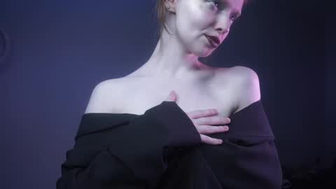 Snapshot of ginger_hugs chatting on October 4, 10:19 pm im expecting 350 thumbs up on my altar online show from October 4, 10:19 pm