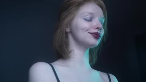 Snapshot of ginger_hugs chatting on October 10, 10:09 pm im expecting 350 thumbs up on my altar online show from October 10, 10:09 pm