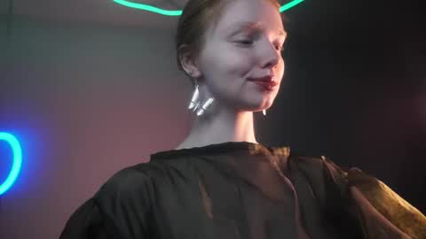 Snapshot of ginger_hugs chatting on October 14, 10:21 pm im expecting 350 thumbs up on my altar online show from October 14, 10:21 pm