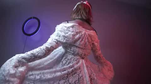 Snapshot of ginger_hugs chatting on October 30, 10:10 pm im expecting 350 thumbs up on my altar online show from October 30, 10:10 pm