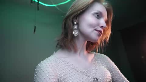 Snapshot of ginger_hugs chatting on November 9, 10:19 pm im expecting 350 thumbs up on my altar online show from November 9, 10:19 pm