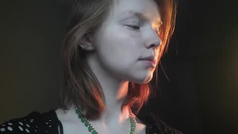 Snapshot of ginger_hugs chatting on November 25, 10:10 pm im expecting 350 thumbs up on my altar online show from November 25, 10:10 pm