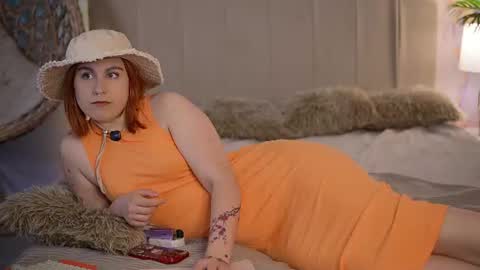 Snapshot of gingerrpink chatting on June 23, 6:33 am Ginger Pink online show from June 23, 6:33 am