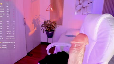 Kendall online show from December 13, 4:38 pm