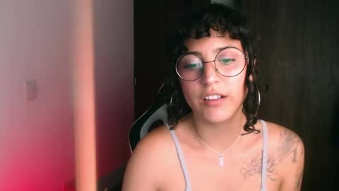 giny_bean online show from May 31, 3:15 am