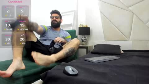 Snapshot of gio_lorenz chatting on October 7, 1:19 pm gio_lorenz online show from October 7, 1:19 pm