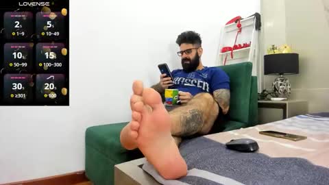 Snapshot of gio_lorenz chatting on October 15, 1:22 pm gio_lorenz online show from October 15, 1:22 pm