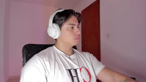 Snapshot of gio_russo chatting on February 16, 5:09 pm GioRusso online show from February 16, 5:09 pm