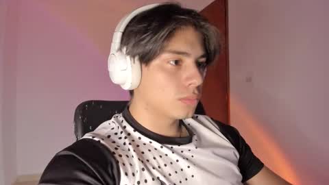 Snapshot of gio_russo chatting on March 8, 2:04 am GioRusso online show from March 8, 2:04 am