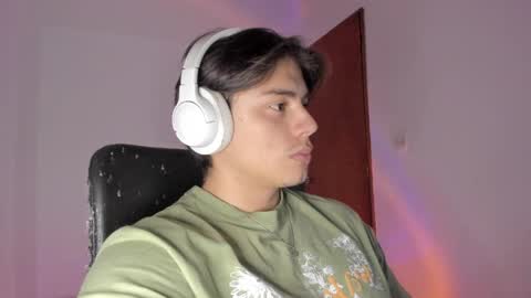 Snapshot of gio_russo chatting on March 29, 10:54 pm GioRusso online show from March 29, 10:54 pm