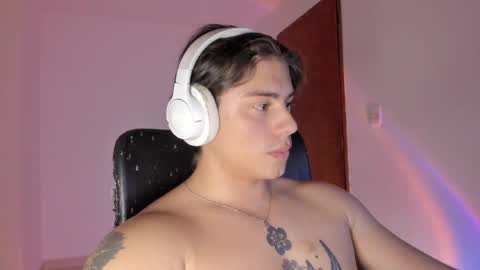 Snapshot of gio_russo chatting on March 31, 1:51 am GioRusso online show from March 31, 1:51 am